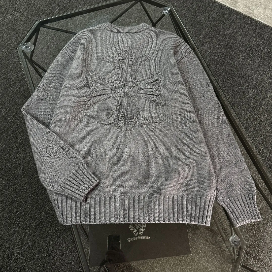 P290 Chrome Hearts 26 high-version wool knitted round-neck sweaters. High-end custom-made 500g sweater fabric. No deformation, no shrinkage, complete with three labels, same style for men and women. Process: The wool is knitted by a 7-needle imported machine. Color: 3 colors. SIZE: XS-L